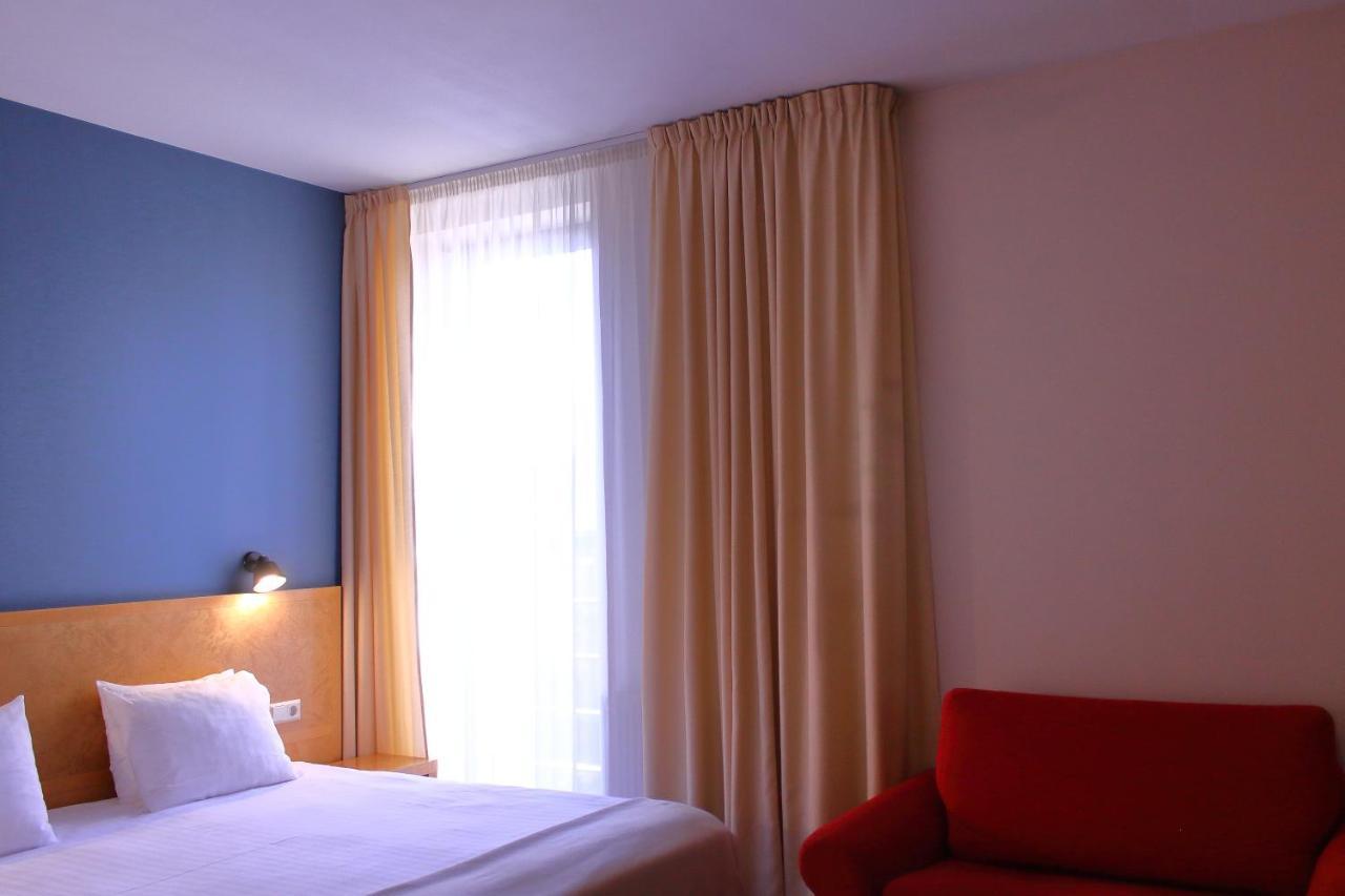 Hotel Kolumbs لييبايا المظهر الخارجي الصورة