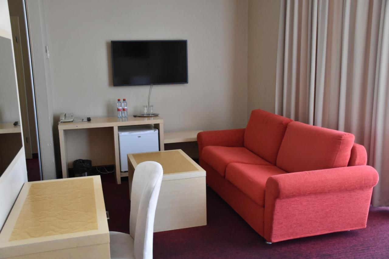 Hotel Kolumbs لييبايا المظهر الخارجي الصورة